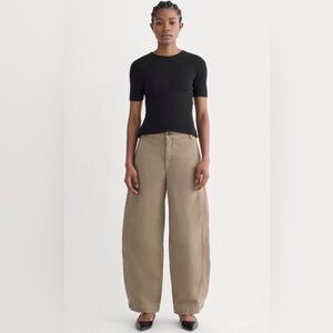 Everlane balloon chino pants in navy. Size 10.